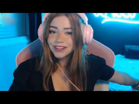 CLARA PAGANDO 😈 PEITINHO 😈AO VIVO