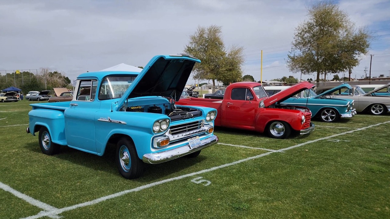 Classic car show overload, 1000s of classic cars hot rods street rods old trucks USA car shows