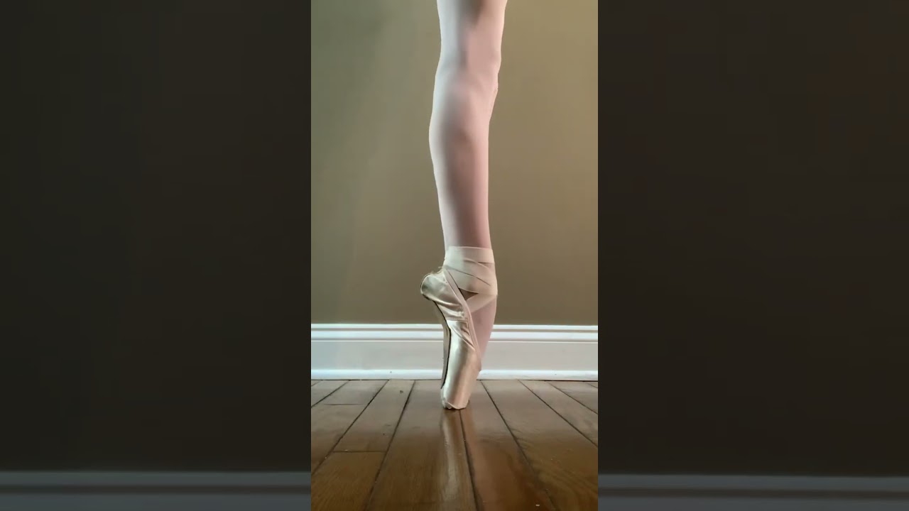 Clearing My MIND Ballerina Style 👟🩰 #ballerina #dancer #pointe #shorts