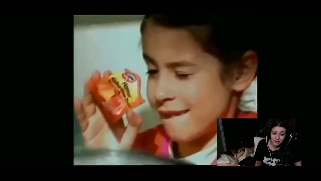 ClumsKitty (İrem) 2000'lerin Unutulmaz reklamları İzliyor