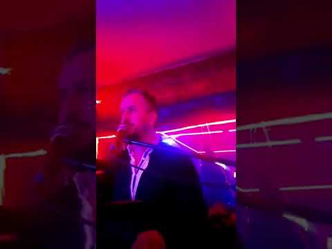 Cüneyt Yılmaz - Hala Seni Seviyorum Canlı Performans