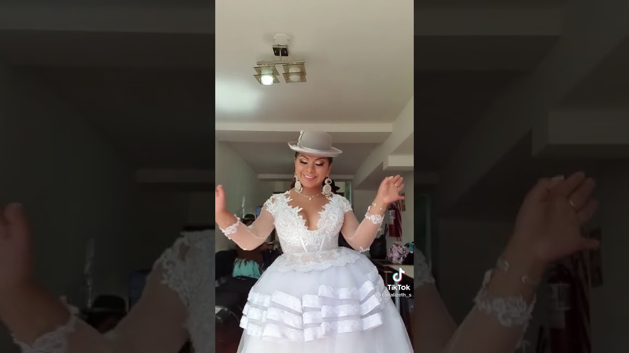 Colección de trajes folklórico tradicional del la Cholita paceña
