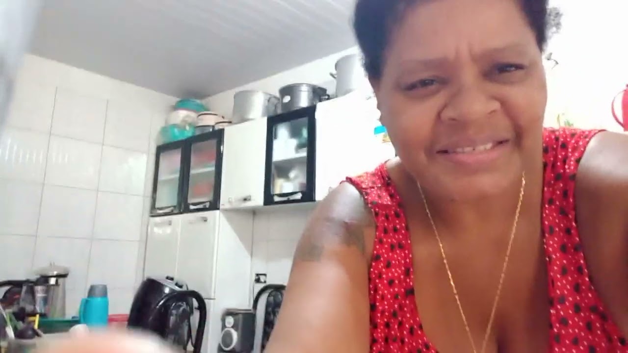 Colocando o leite para cozinhar