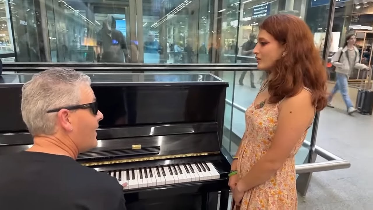 Colombian Angel Turns Up During Piano Livestream