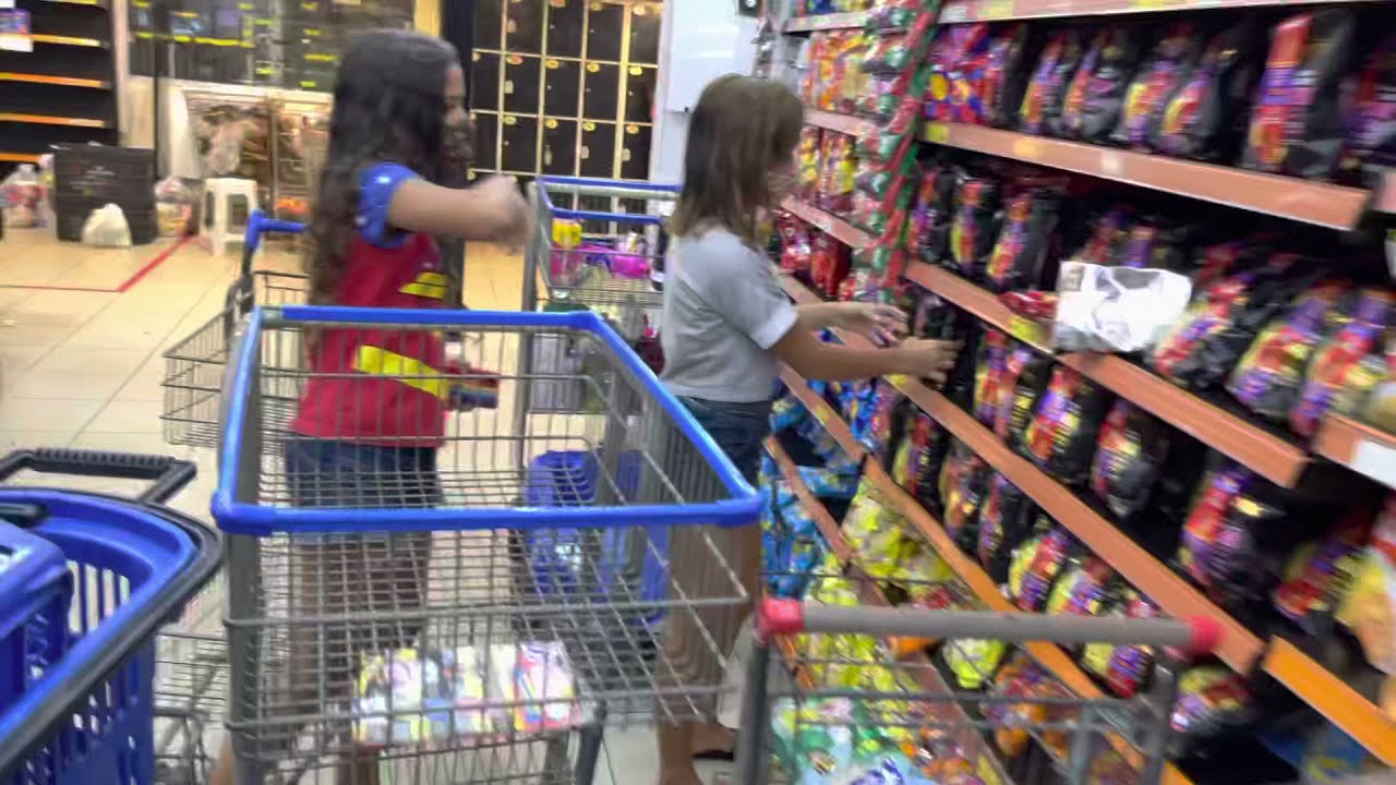 COMPRANDO MUITA COISA PRA NOITE DO PIJAMA 😱