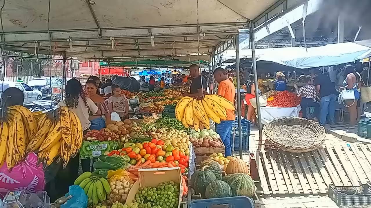 Conheci no mercadão da feira livre de Jacobina o feirante Neto que está no ramo a muitos anos