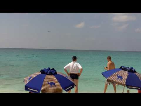 Continental Airlines 757-200 Landing at St. Maarten (SXM) from Sunset Beach Bar, Maho Beach 1080p HD