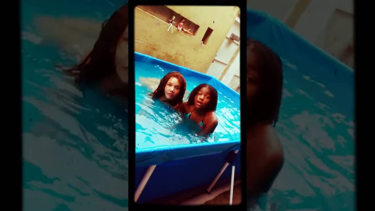 Continuação..... de amigas reunidas na piscina porque antes ficou muito pequeno #myllena e este