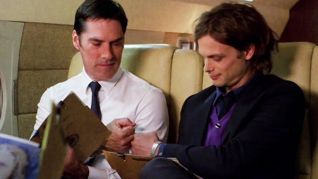 Criminal Minds: Hotch fist-bumps Reid (10x11)