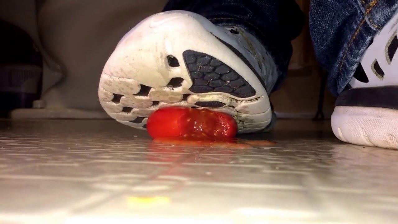 Crushing tomatoes