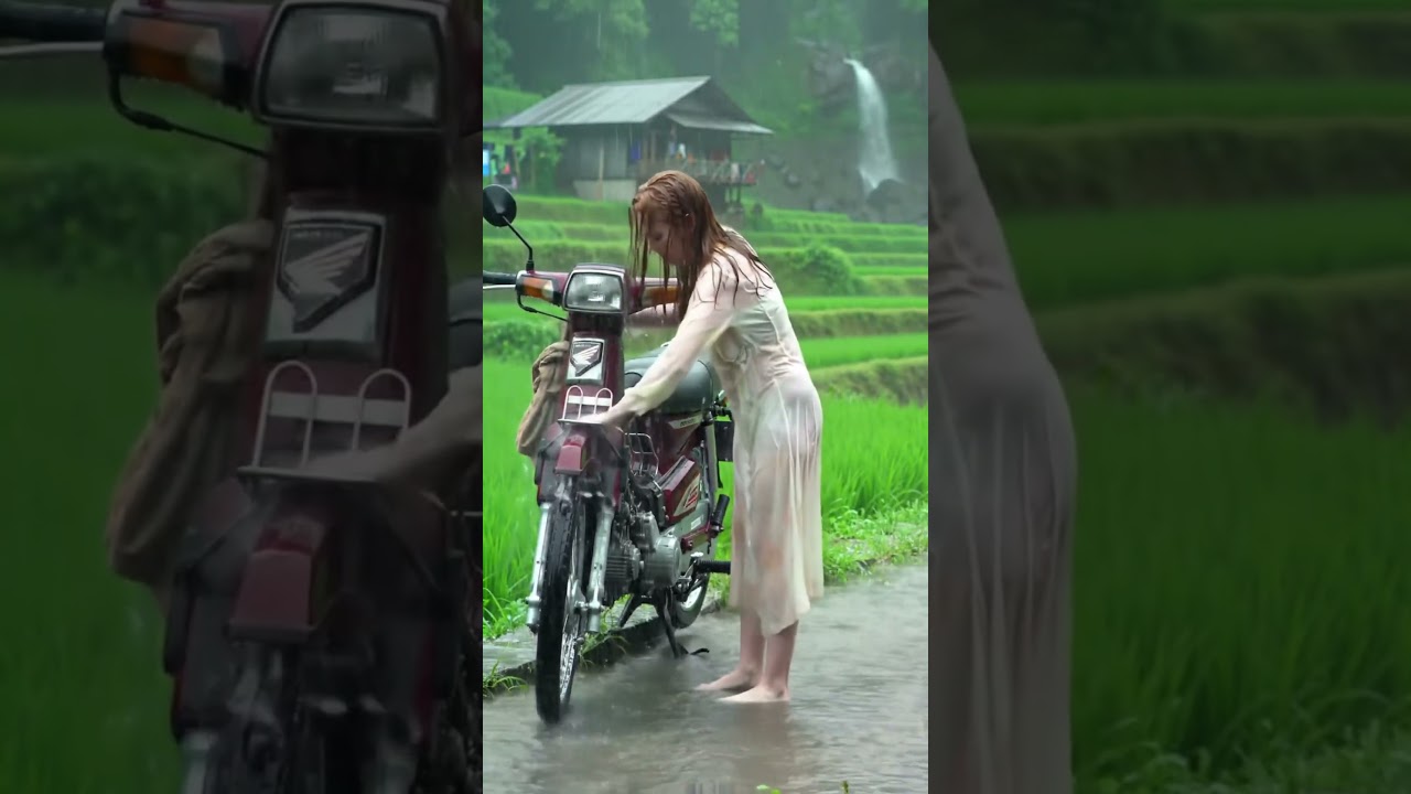 Cuci motor jadul sambil hujan-hujanan #rain #hujan #beautiful