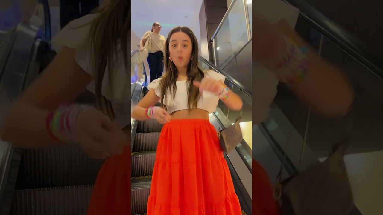 Cuidado com a saia na escada rolante #shortsviral