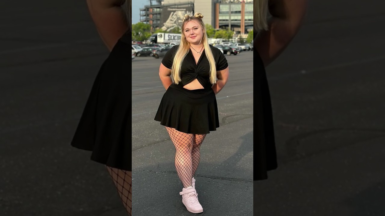 Curvy Sarah ~ Plus Size Curvaceous Glamour Model ~ Bio #shorts
