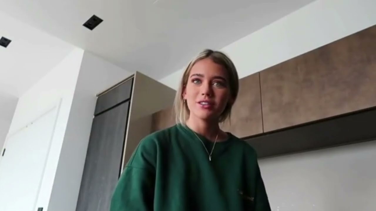 Cute Girl Farts 7 👩💨💦