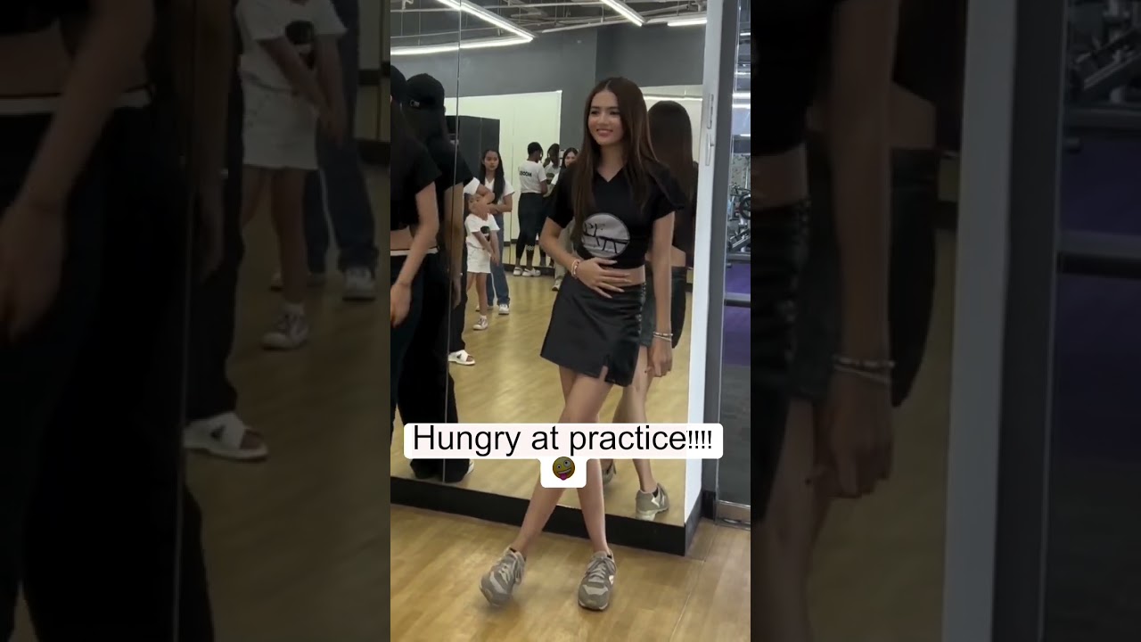 Cute Girl How Sweet NewJeans Asian Dance Moms #shorts #teens #viral #twerk #howsweet #newjeans