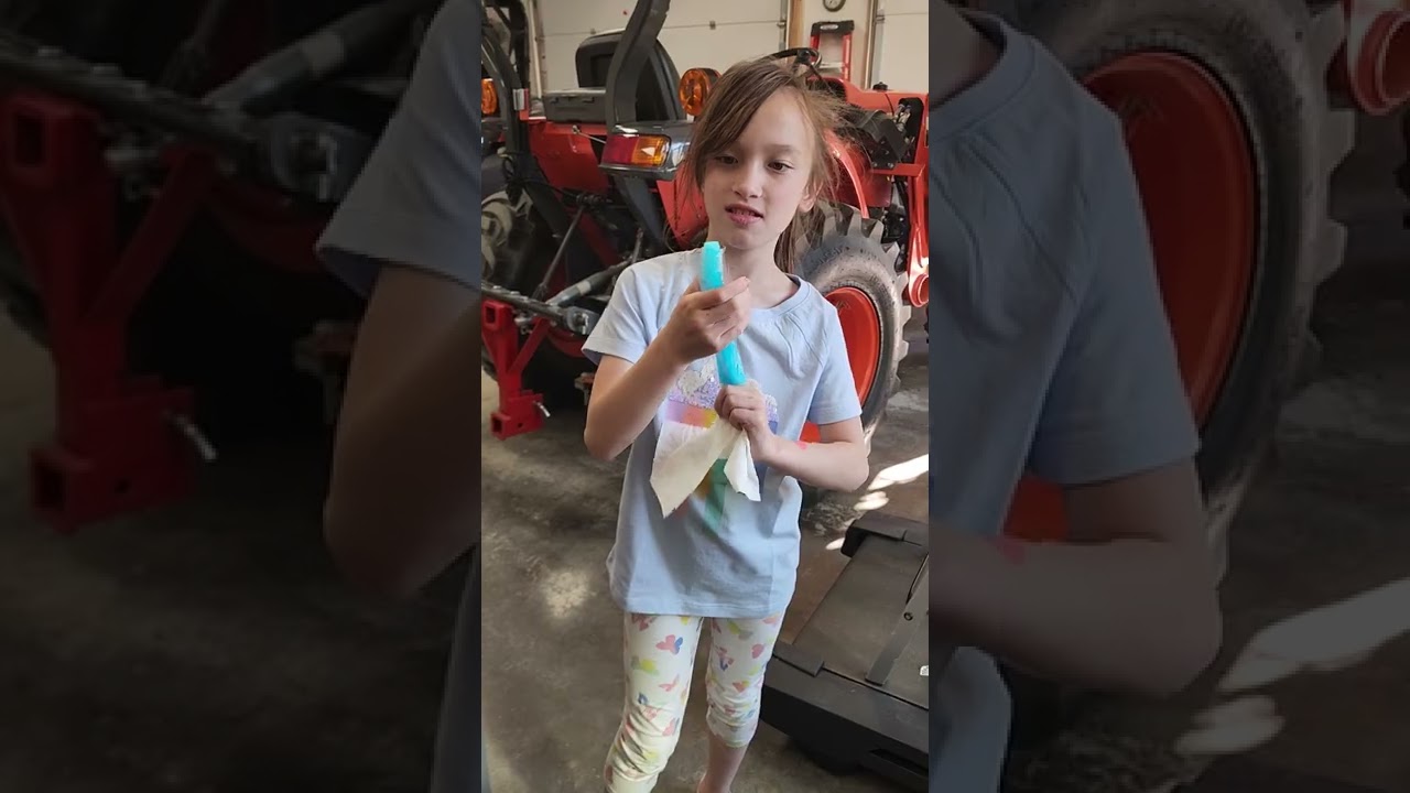 CUTE GIRLS EATING POPSICLES || SUMMER IN ALASKA  #shorts #popcicles