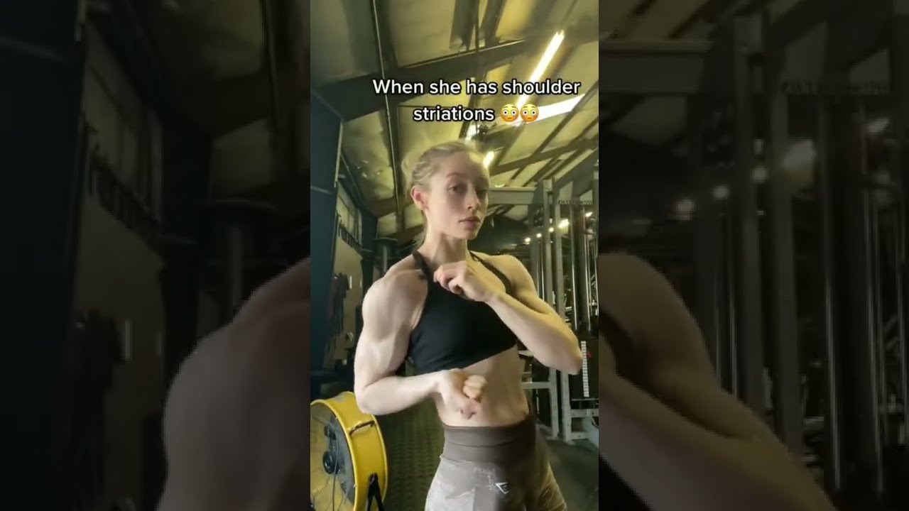 CUTE MUSCLE GIRL 😍 When She Has Shoulder Striations 😱 Fbb flexing Shoulder 🔥 Gym Girl #shorts #girl