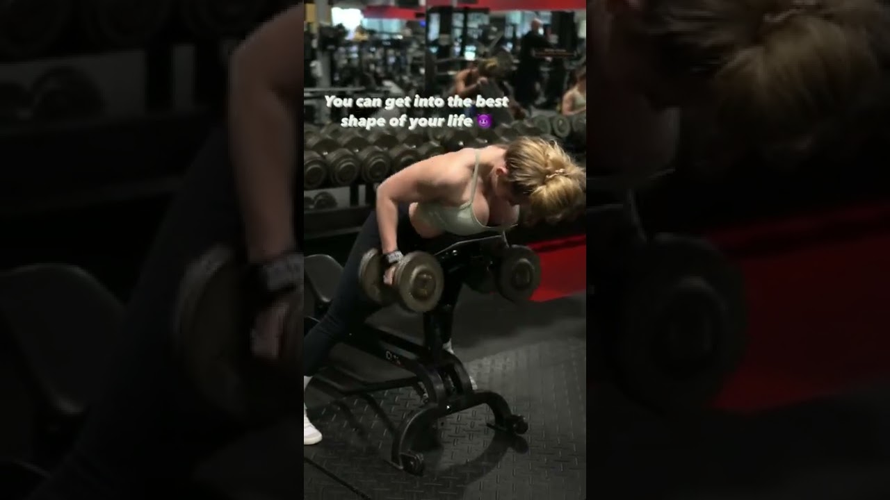 Cute Muscle Girl Giving Tips On Heartbreaking 💔 Fbb flexing in gym 😈 fbb flex #shorts #gym #ifbb
