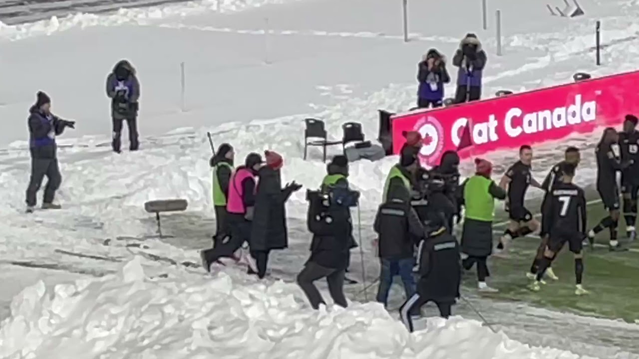 Cyle Larin scores!