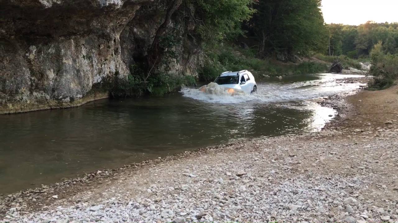 Dacia duster off road & river crossing