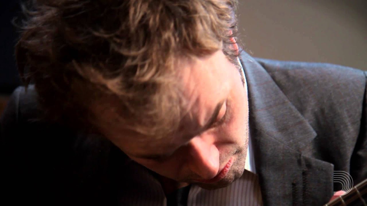D'Addario: Chris Thile Performs Jessamyn's Reel on Mandolin