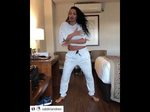 Daddy Yankee - DURA Baile (Andrea Valdiri instagram)