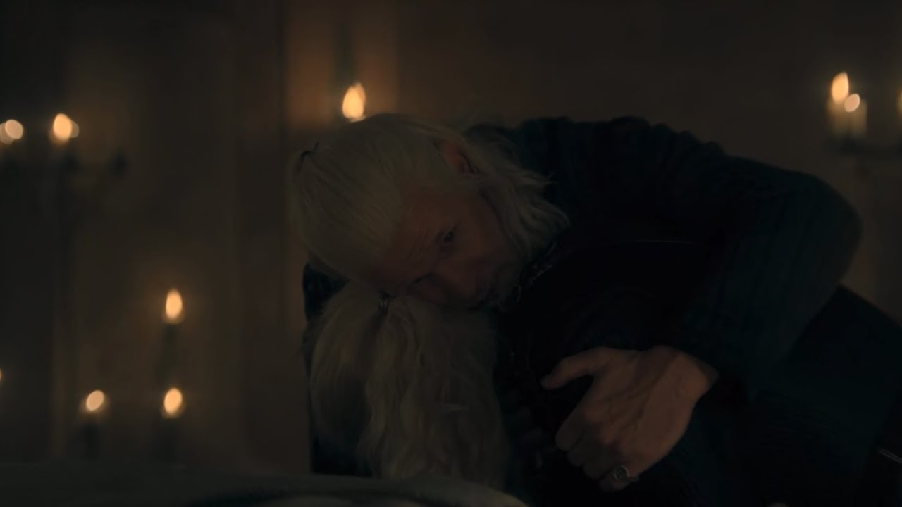 Daemon comforted the grieving Viserys and received news from Riverrun | HOTD S2E6