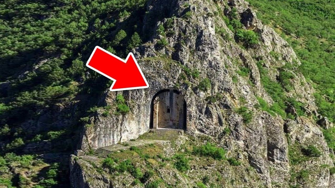 Dağların İçinde Saklı Kalan Gizemli Kapılar ve Sırlar