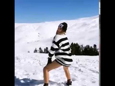 Damla Ekmekçioğlu Karda Twerk Show