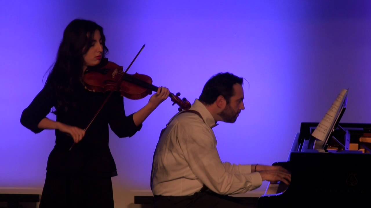 Damla Ozdemir playing Czardas by V.Monti on the violin (3 min. sample)