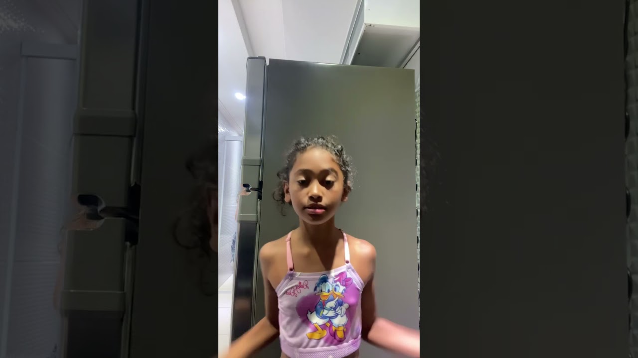 Dança novinha kkkkkk