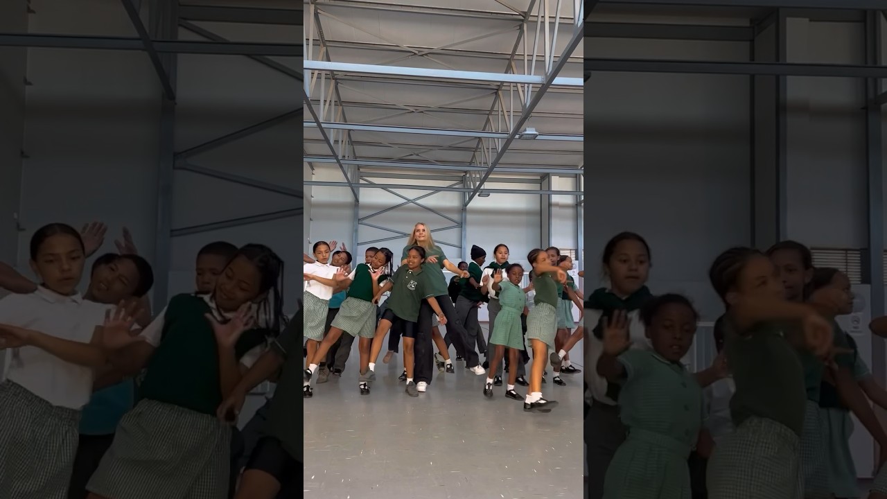 Dancing with South African students🇿🇦😍 #mnike #amapiano #kids #dance #viral #africa #isabellafro