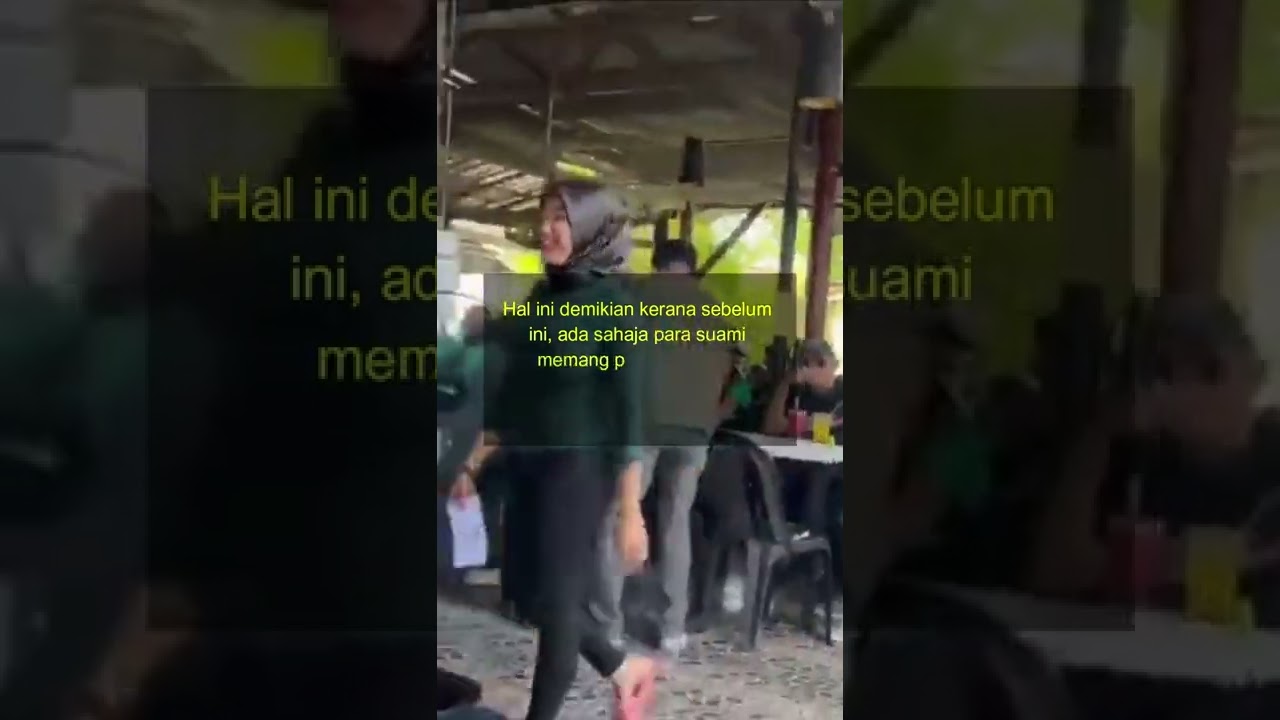 Darlene Adrienne, Pelayan Kedai Air Buah D'Flora Dipeluk Lelaki