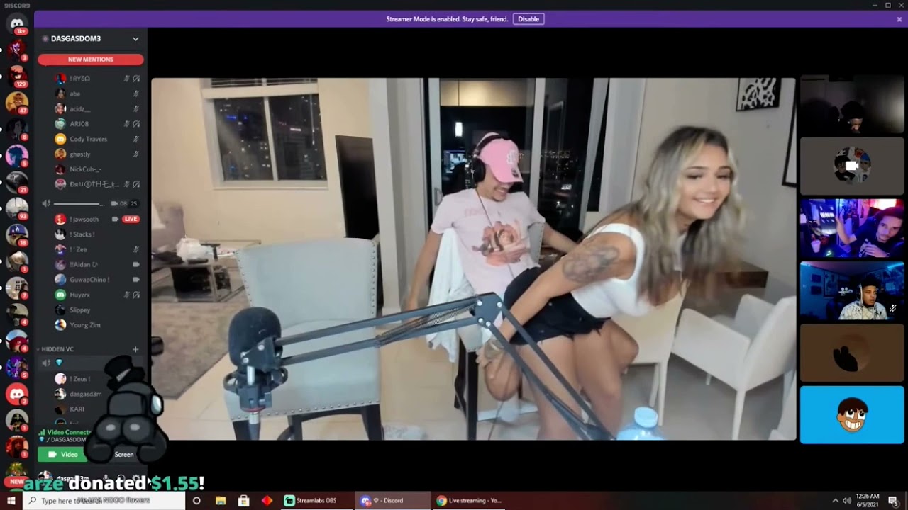 Dasgasdom3 is getting a lap dance from mulan