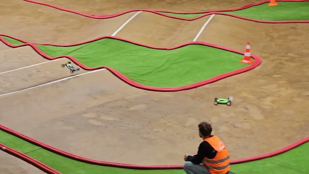 David Ronnefalk vs Michal Orlowski Hudy Arena 2025 05.17. 2wd Xray vs Schumacher