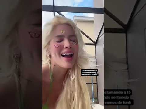 De biquíni, Karoline Lima rebola o bumbum #shorts #KarolineLima #KarolineLimadançando #dançandofunk