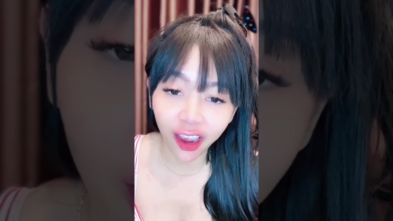 dealova bibirnya asoy banget jilatin asin sendiri live show hot