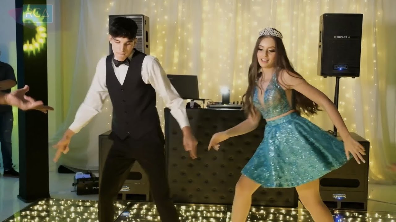 Debutante e Namorado Dançando 