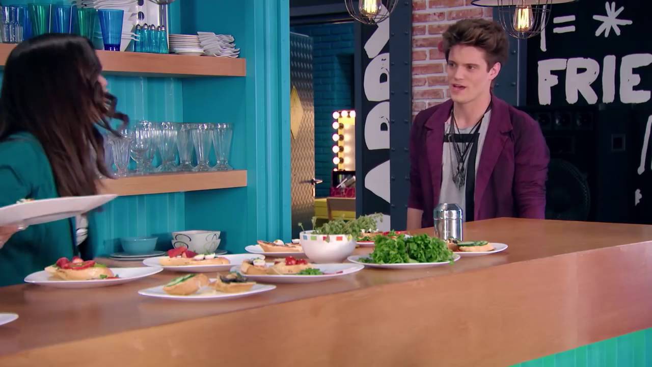 Delfi dice a Nico que le gusta Pedro - Soy Luna - (Cap:60)