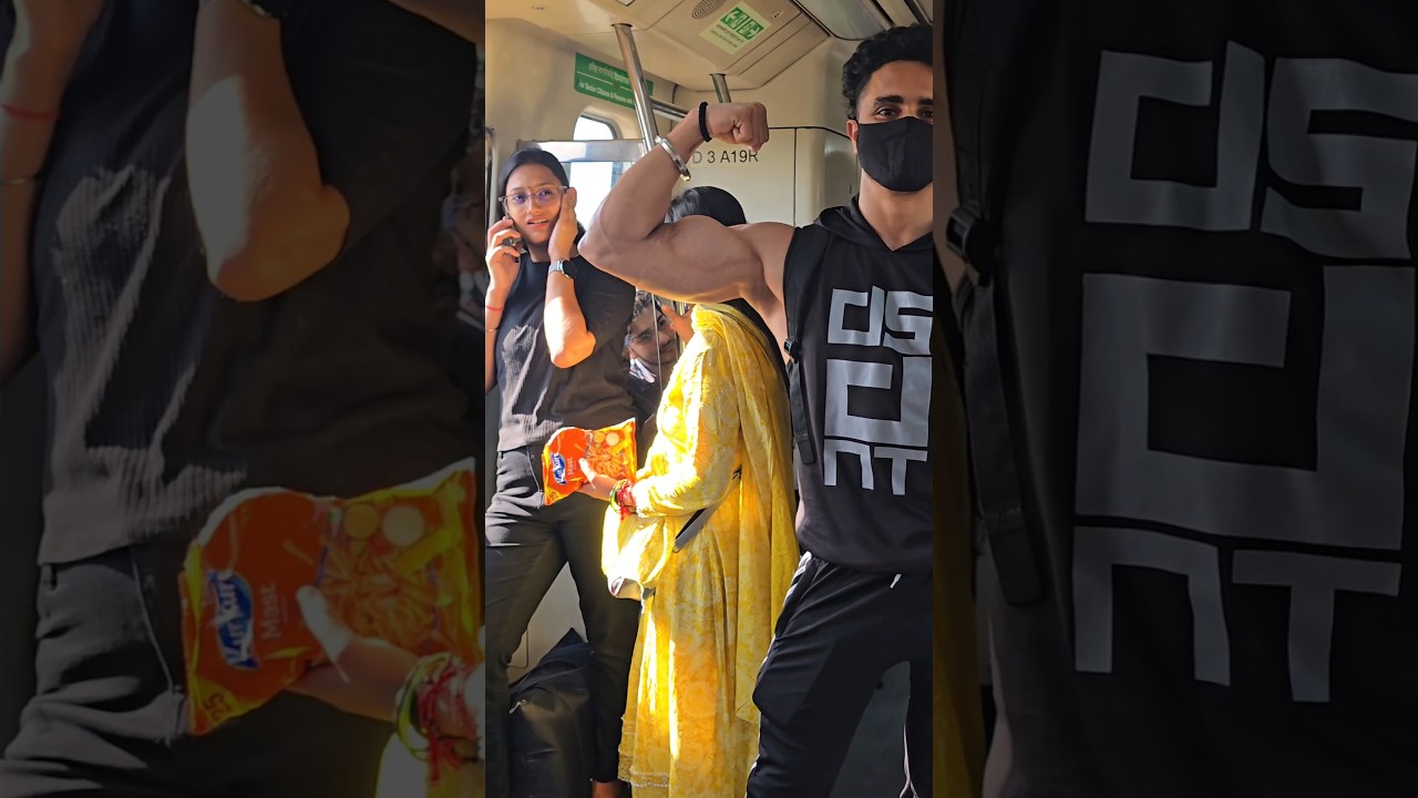 Delhi Metro Girls Reactions on Shirtless Bodybuilder 😍💪 #shorts #delhimetro #cutegirl