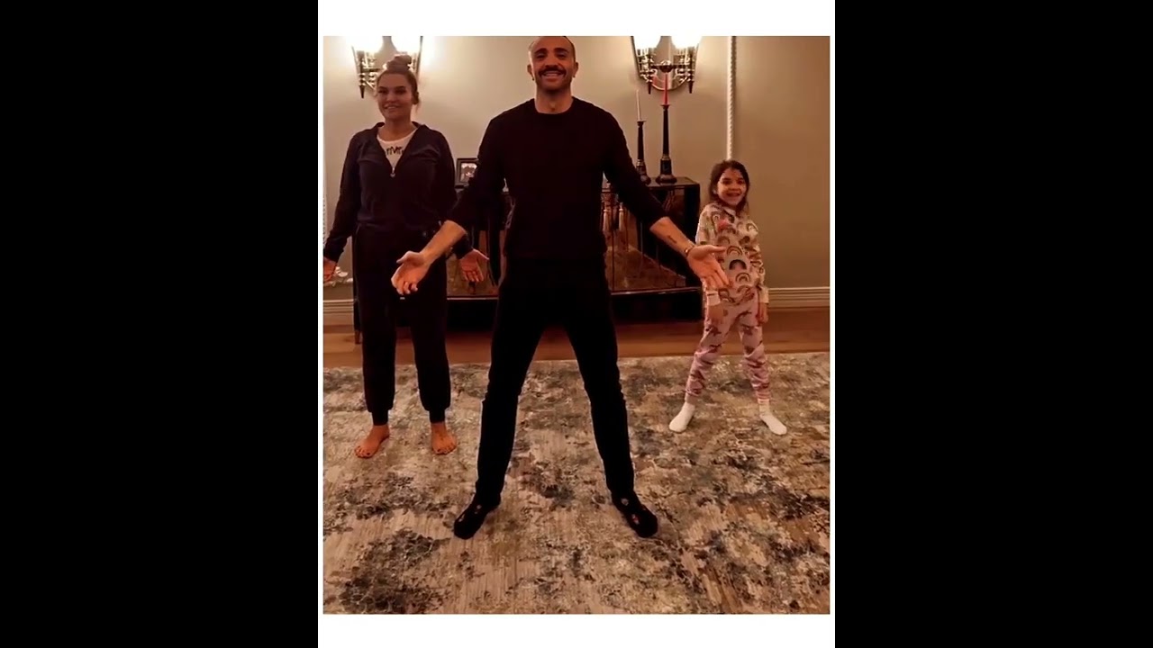 Demet Akalın-  Okan Kurt ve Hira Kurt'dan dans show