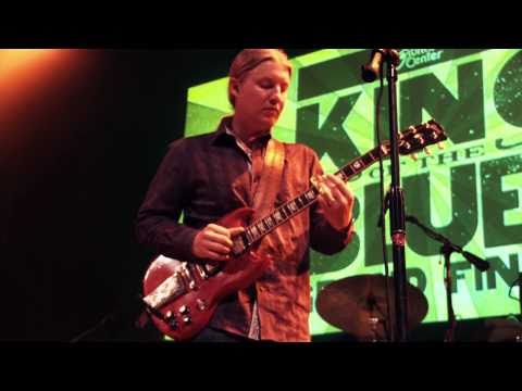 Derek Trucks Performing 