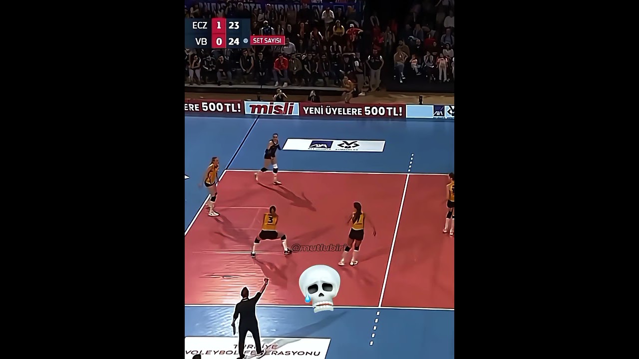 Derya N'aptın 🫣 | ball saved at the cost of injury 🤯😵 #vakıfbank #volleyball #fileninsultanları