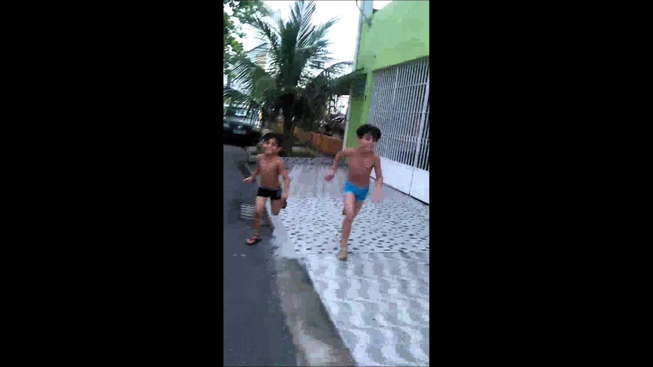 Desafio de correr de cueca na rua
