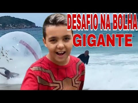 Desafio menino da Bolha Gigante na Praia da Barra da Tijuca