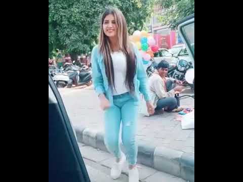 Desi girl hot dance in road