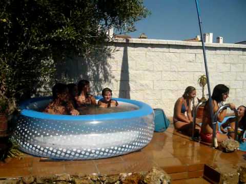 Despedida en piscina y yacuzzi.