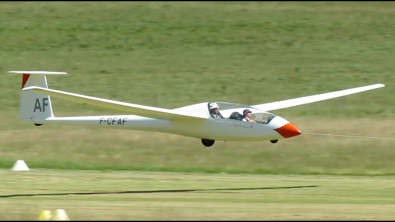 Despegue y aterrizaje planeador en La Llagonne (Francia)