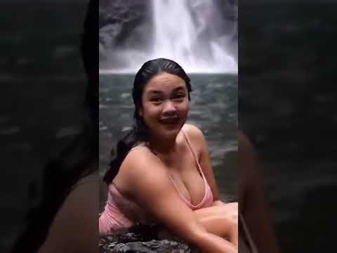 Desti Anggriany lagi mandi gosok apanya