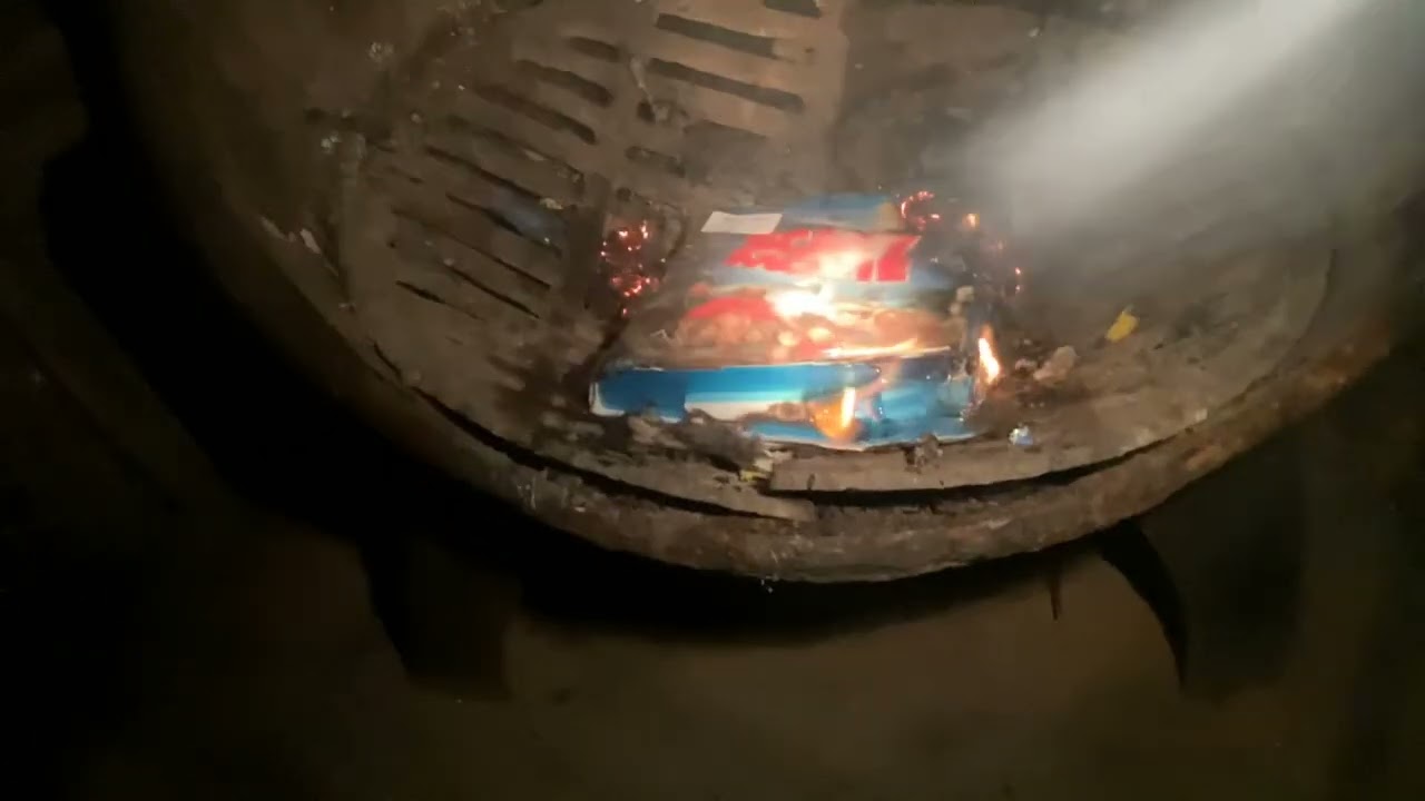 Destroying a Scary Movie 6 Blu Ray